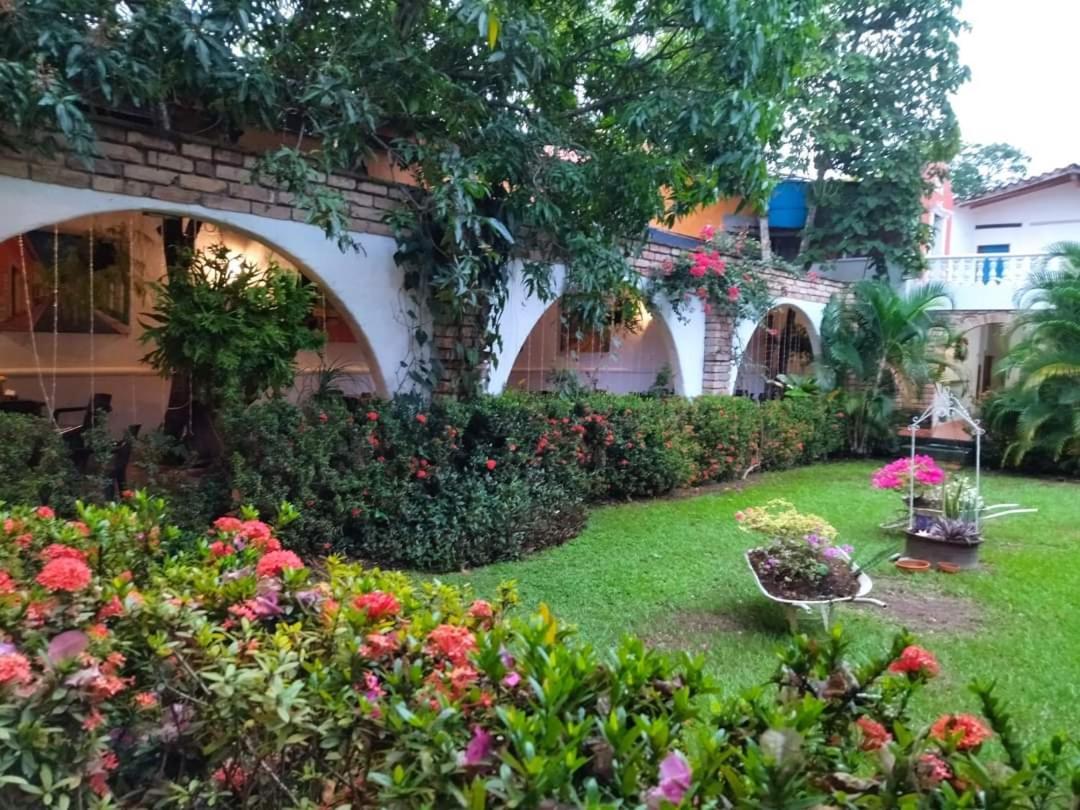 Hotel Y Restaurante Bienmesabe Santa Fe de Antioquia Eksteriør bilde