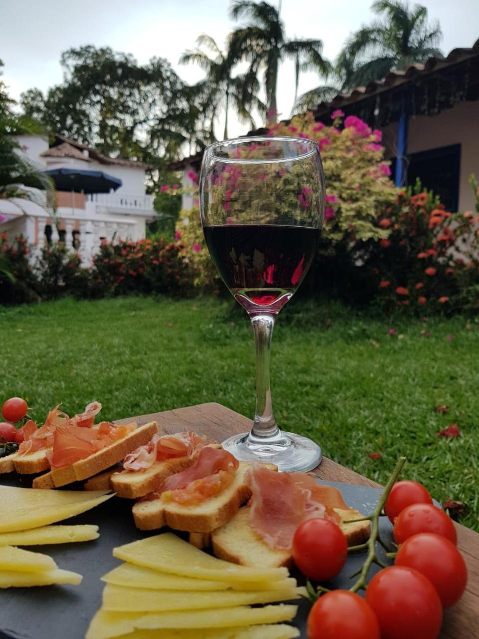 Hotel Y Restaurante Bienmesabe Santa Fe de Antioquia Eksteriør bilde